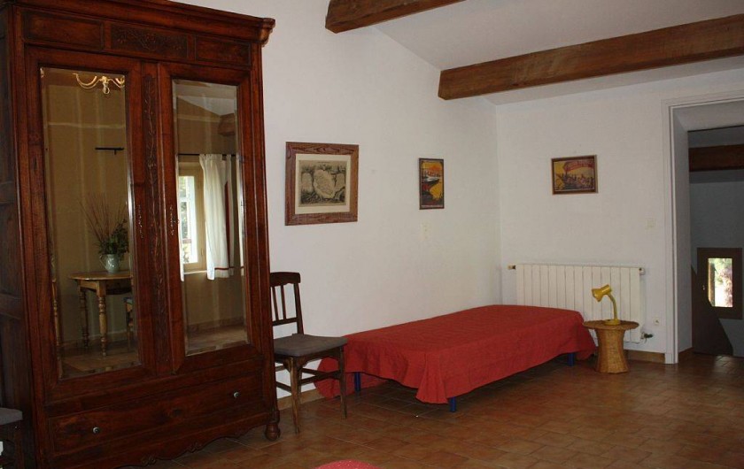 Location de vacances - Villa à Cucuron - Grande chambre de 27m2 à l'étage