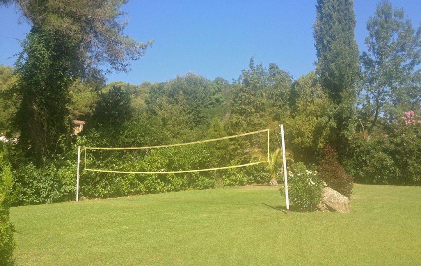 Location de vacances - Villa à Biot - Terrain de volley à coté de la piscine