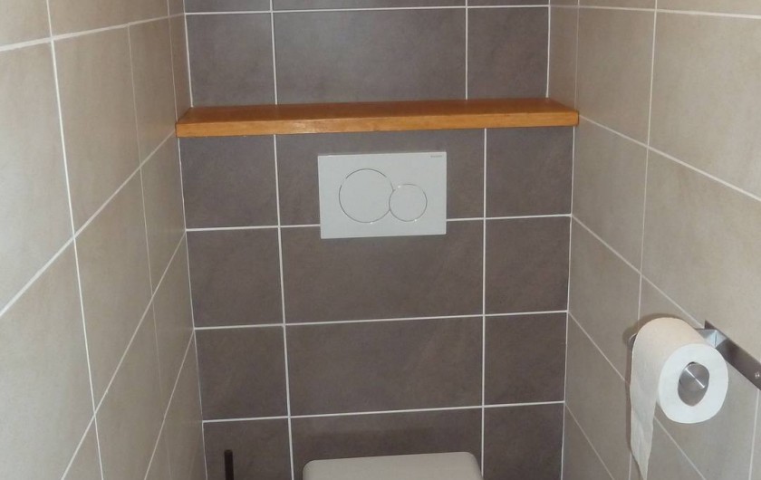 Location de vacances - Gîte à Valmeinier - Toilettes séparées de la salle de bain