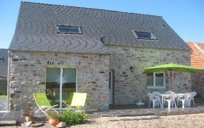 Location de vacances - Maison - Villa à Les Moitiers-d'Allonne - façade et terrasse