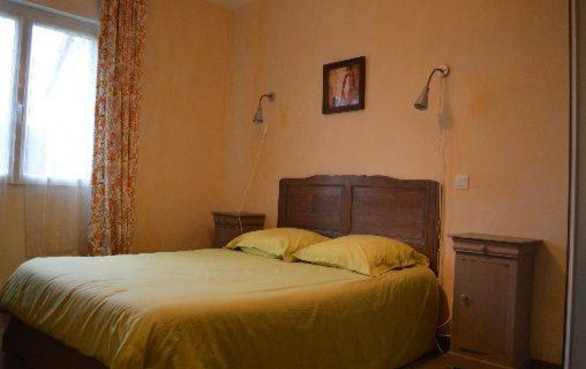 Location de vacances - Maison - Villa à Les Moitiers-d'Allonne - chambre rdc avec douche et lavabo