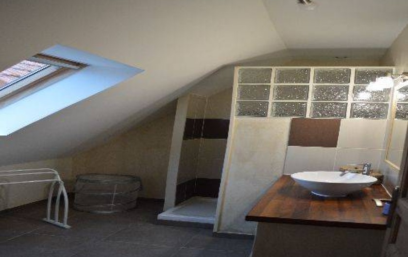 Location de vacances - Maison - Villa à Les Moitiers-d'Allonne - salle de douche étage 