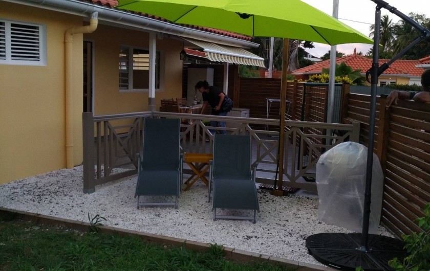 Location de vacances - Studio à Les Trois-Îlets - Espace "bain de soleil" sans soleil le jour de la photo snif !!!