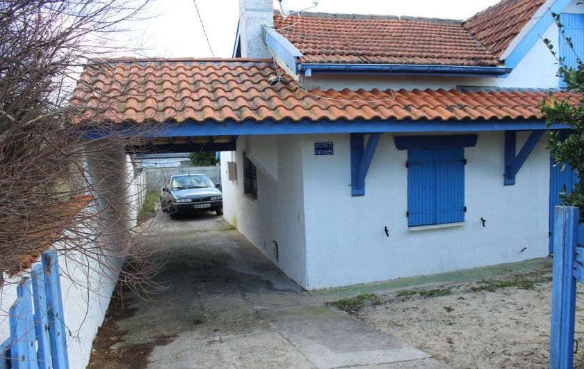 Location de vacances - Maison - Villa à Lacanau - porche abri voiture