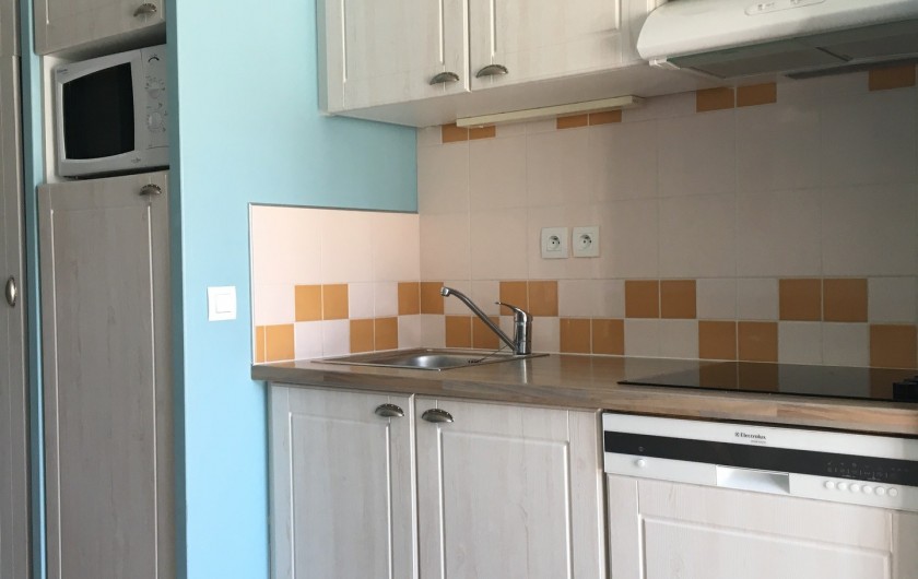 Location de vacances - Villa à Quend Plage - cuisine equipée- plaques electriques lave vaiselle