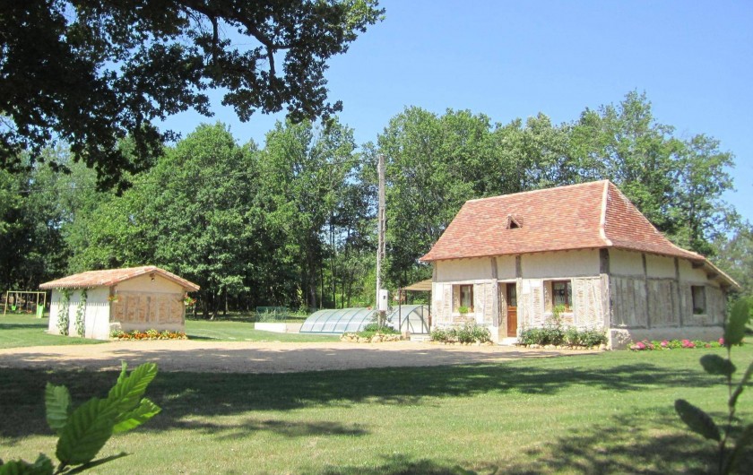 Location de vacances - Gîte à Saint-Laurent-des-Hommes - Maison vue à votre arrivée