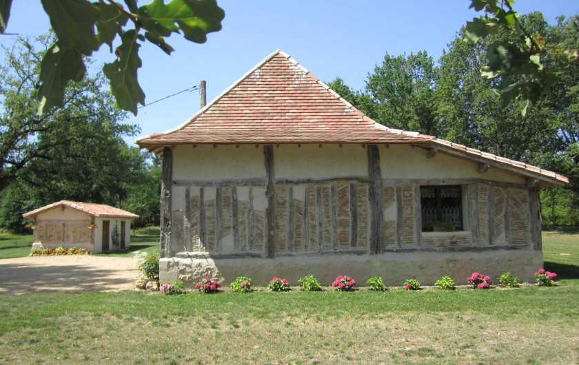 Location de vacances - Gîte à Saint-Laurent-des-Hommes - Mur typique en colombages