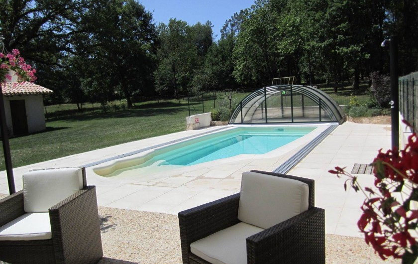 Location de vacances - Gîte à Saint-Laurent-des-Hommes - Vue de la terrasse - coin salon de jardin