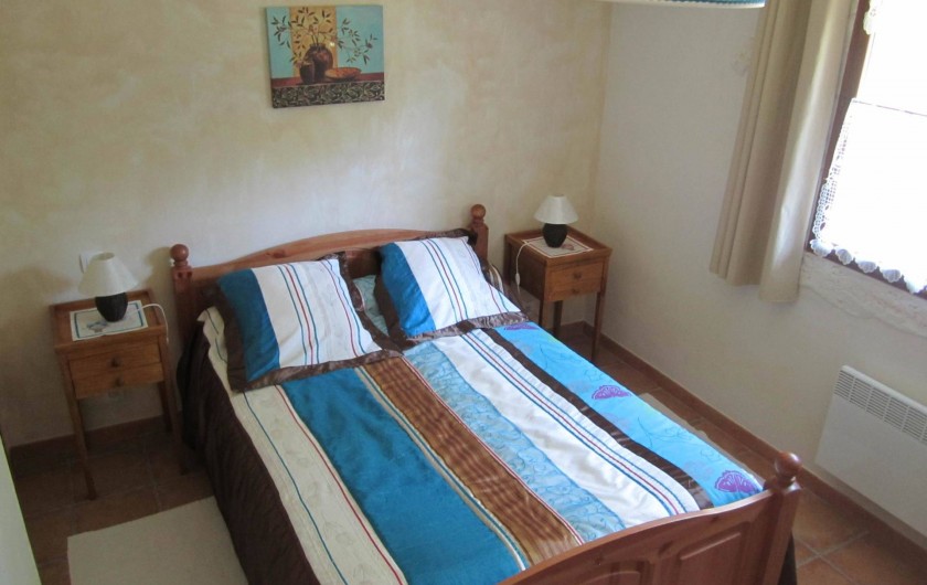 Location de vacances - Gîte à Saint-Laurent-des-Hommes - chambre n°1 (en bas)