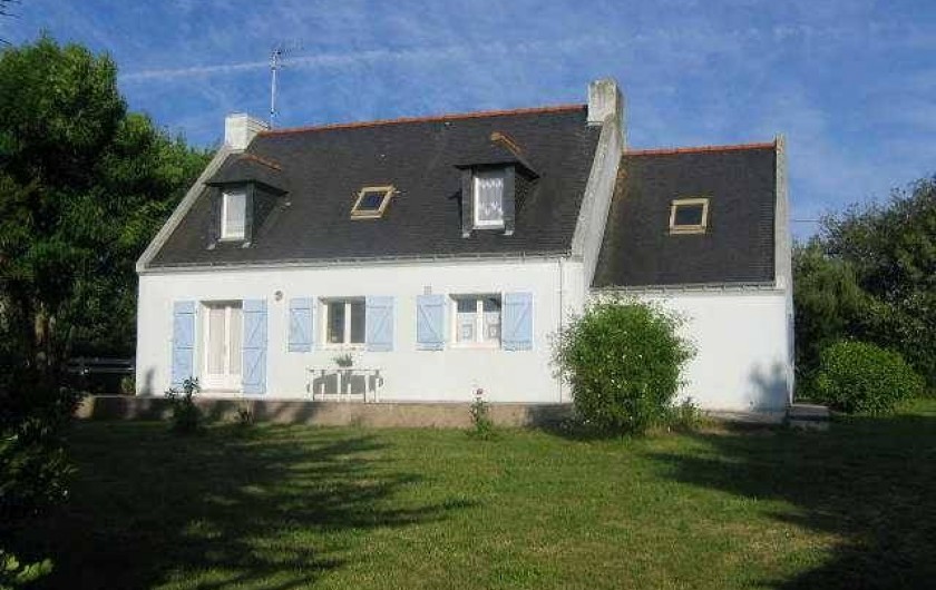 Location de vacances - Villa à Le Palais - façade terrasse et jardin