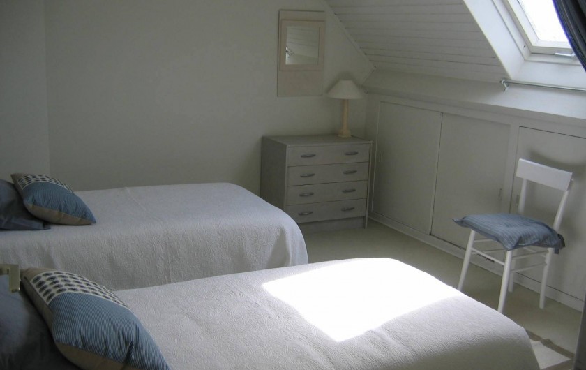 Location de vacances - Villa à Le Palais - grande chambre 2lits simples + un lit d'appoint