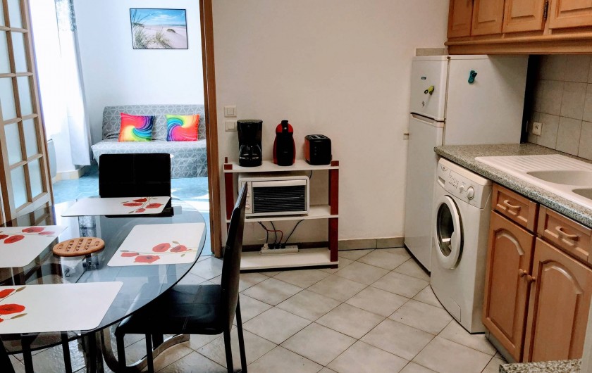 Location de vacances - Appartement à Saint-Raphaël - salle a manger cuisine et canape