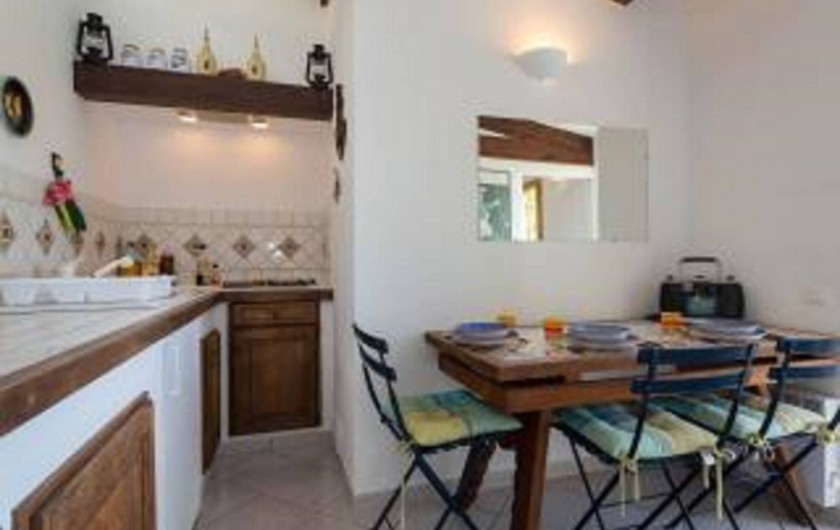 Location de vacances - Studio à Cagnes-sur-Mer - Vue du petit coin de la cuisine du studio Francy