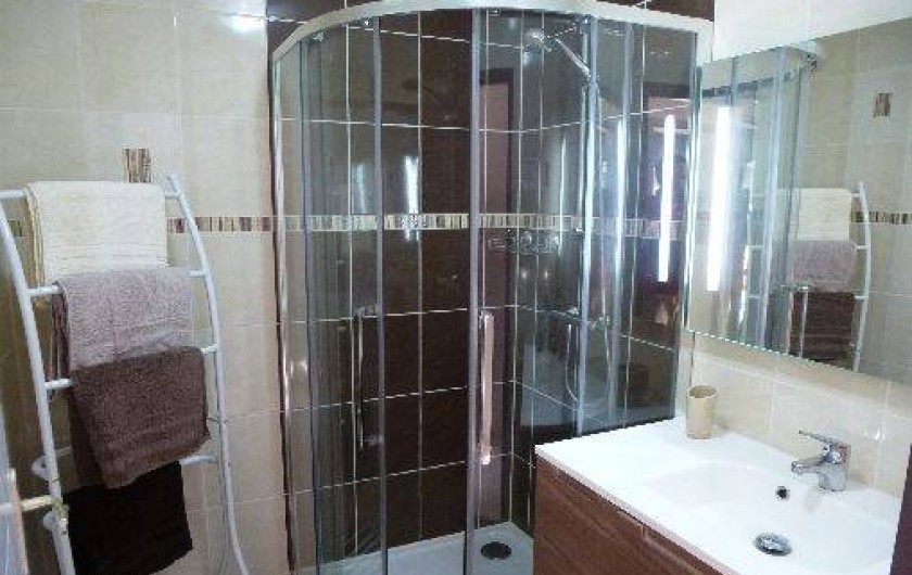 Location de vacances - Villa à Saint-Briac-sur-Mer - Salle d'eau avec douche (90x90)