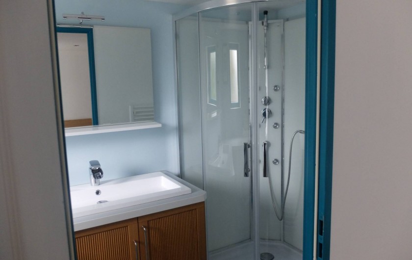 Location de vacances - Chalet à Plouër-sur-Rance - La salle de bain