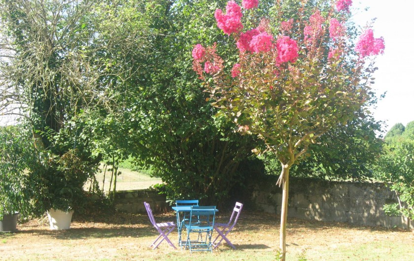 Location de vacances - Chambre d'hôtes à Cubnezais - Jardin