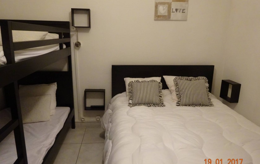 Location de vacances - Appartement à Lunel - lit 140 + 2 lits superposés literie neuve