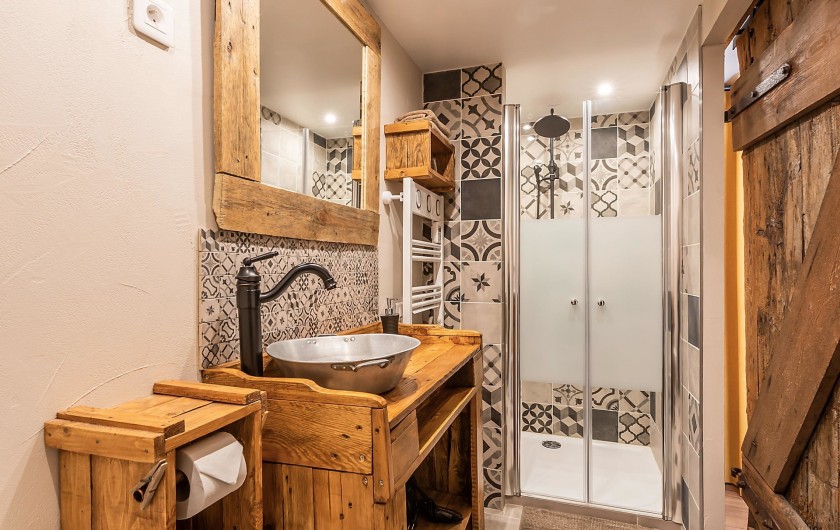 Location de vacances - Gîte à Ungersheim - La Salle de Bain de la Chambre Jaune