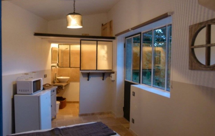 Location de vacances - Chambre d'hôtes à La Garde-Freinet - salle de bain cabanon ouverte sur la chambre