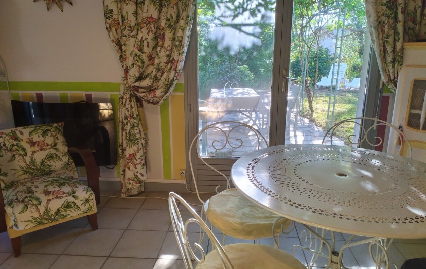 Location de vacances - Appartement à Bagnac-sur-Célé - Séjour donnant sur terrasse ouest