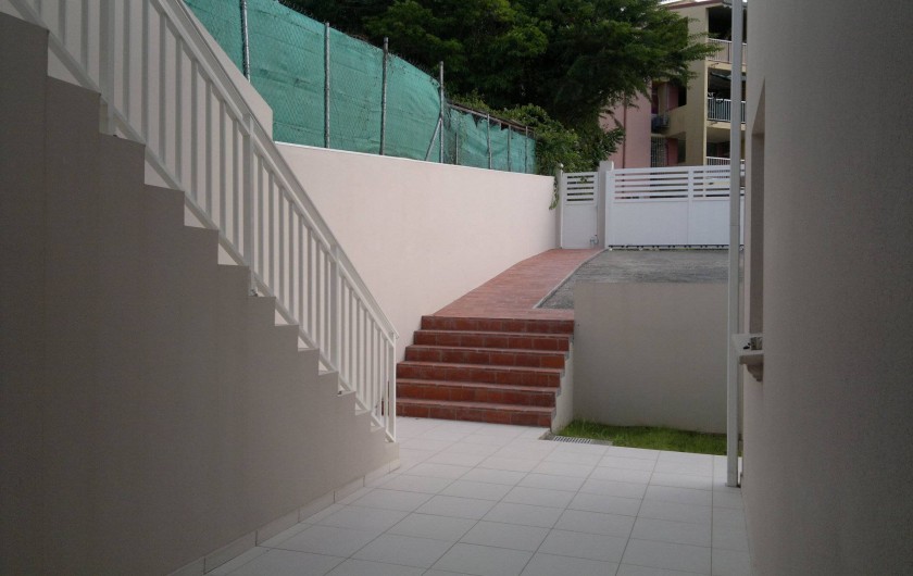 Location de vacances - Maison - Villa à Les Trois-Îlets - entrée parking