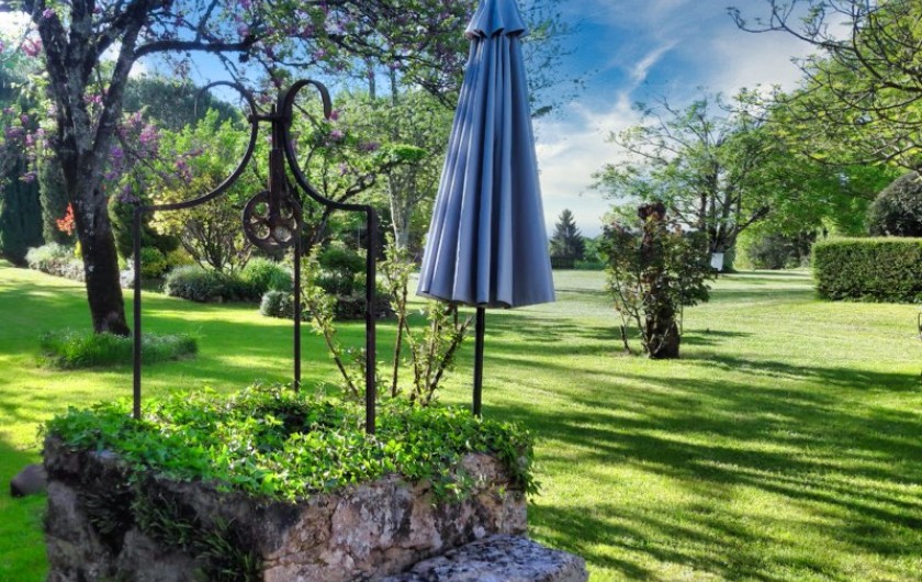Location de vacances - Chambre d'hôtes à Saint-Crépin-et-Carlucet - parc paysagé d'un hectare
