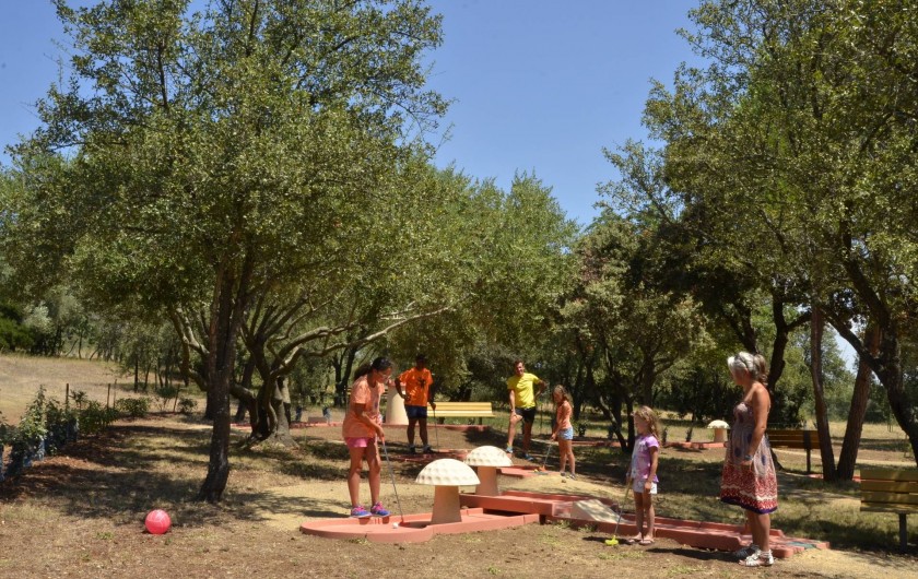 Location de vacances - Bungalow - Mobilhome à Bessan - Mini golf 12 trous gratuit dans camping Herault