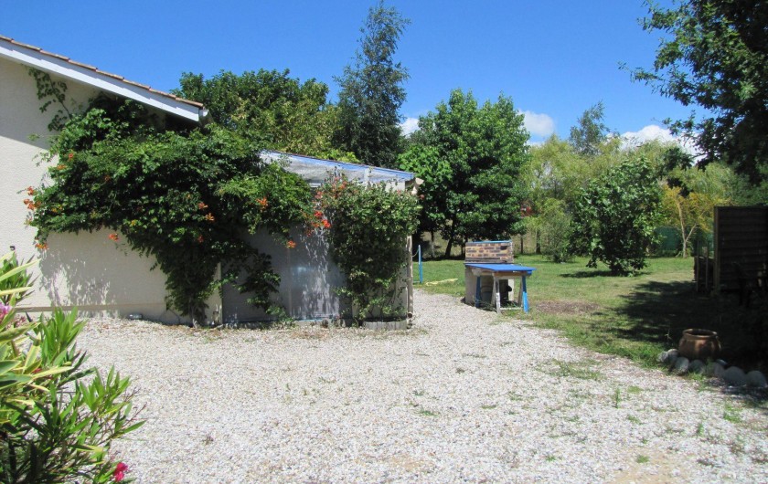 Location de vacances - Villa à Soulac-sur-Mer - vue d'ensemble avec barbecue en dur