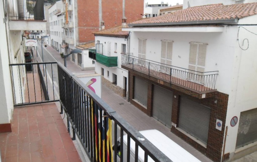 Location de vacances - Appartement à L'Estartit - VUE DU BALCON DONNANT SUR LA RUE. TRES PEU DE CIRCULATION