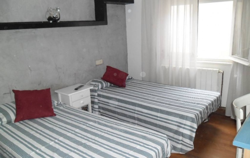 Location de vacances - Appartement à L'Estartit - CHAMBRE 2 LITS INDIVIDUELS AVEC TV ET CLIMATISATION AVEC VENTILATEUR AU PLAFOND