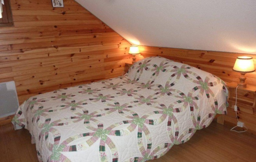 Location de vacances - Appartement à Saint-Sorlin-d'Arves - Chambre 1 niveau bas du duplex      lit 140cm