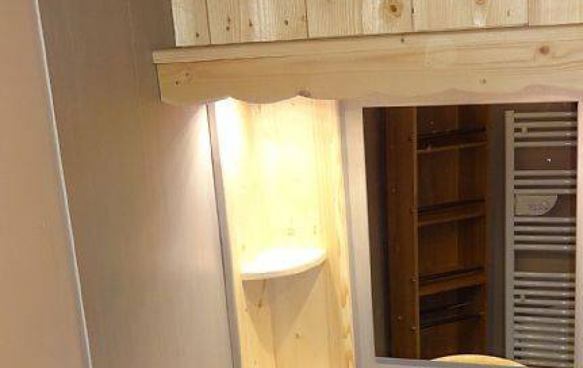 Location de vacances - Chalet à Saint-Nicolas-la-Chapelle - Lavabo dans salle douche