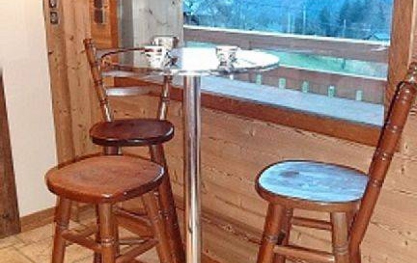 Location de vacances - Chalet à Saint-Nicolas-la-Chapelle - Coin café ( au fond le Mt Blanc)