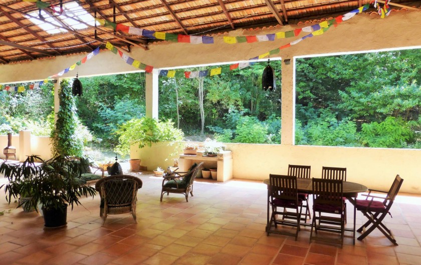 Location de vacances - Gîte à Branoux-les-Taillades - Les Citronniers; terrasse couverte