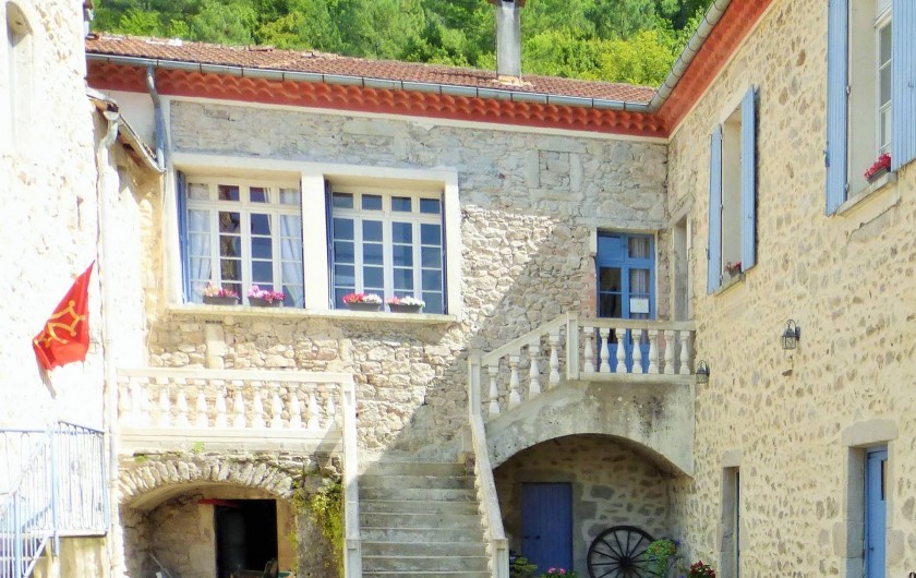 Location de vacances - Gîte à Branoux-les-Taillades - Les Citronniers; escalier d'entrée