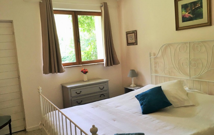 Location de vacances - Gîte à Branoux-les-Taillades - Les Pins (8 pers) chambre double (lit 160 x 200cm)