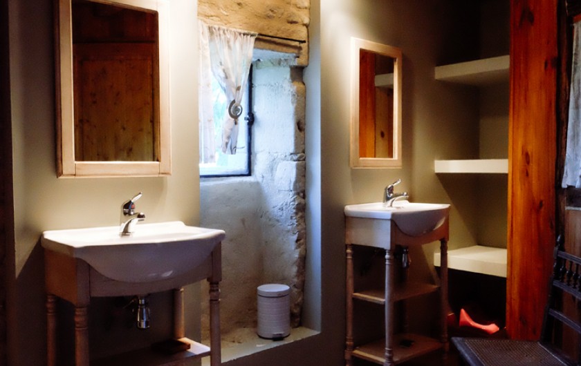 Location de vacances - Gîte à Avignonet-Lauragais - La salle de bains du premier étage