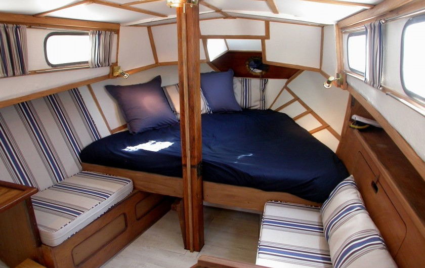 Location de vacances - Chambre d'hôtes à Saint-Geniès-de-Comolas - Cabine du bateau