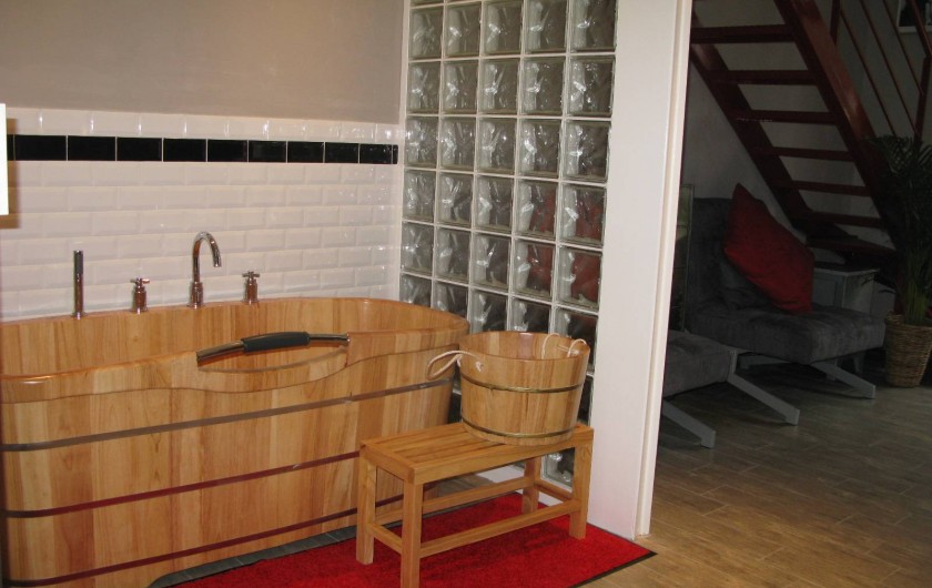 Location de vacances - Chambre d'hôtes à Saint-Geniès-de-Comolas - Baignoire Loft Florent