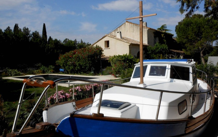 Location de vacances - Chambre d'hôtes à Saint-Geniès-de-Comolas - Bateau insolite