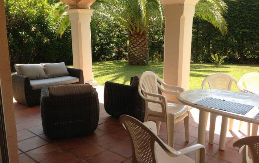 Location de vacances - Villa à Saint-Aygulf - Terrasse couverte
