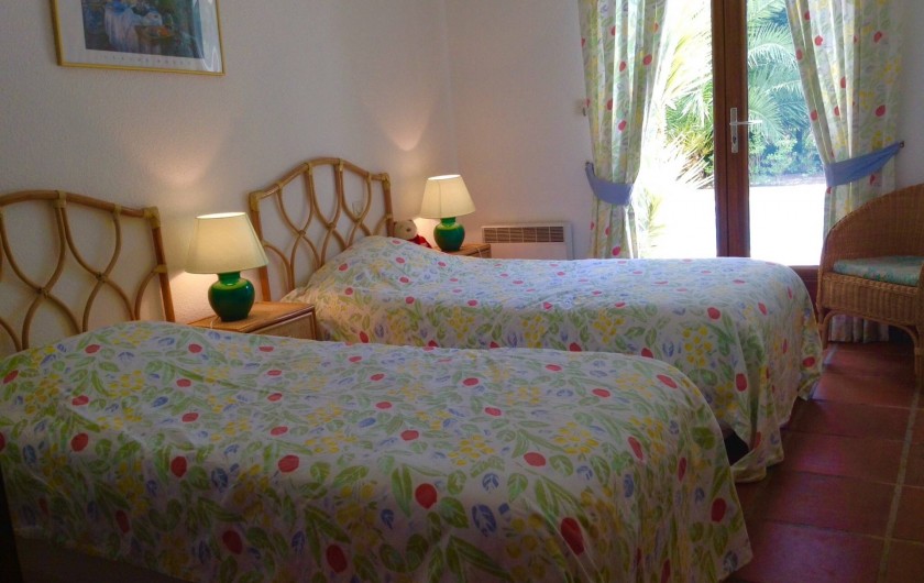 Location de vacances - Villa à Saint-Aygulf - Chambre 2 rez donnant sur piscine