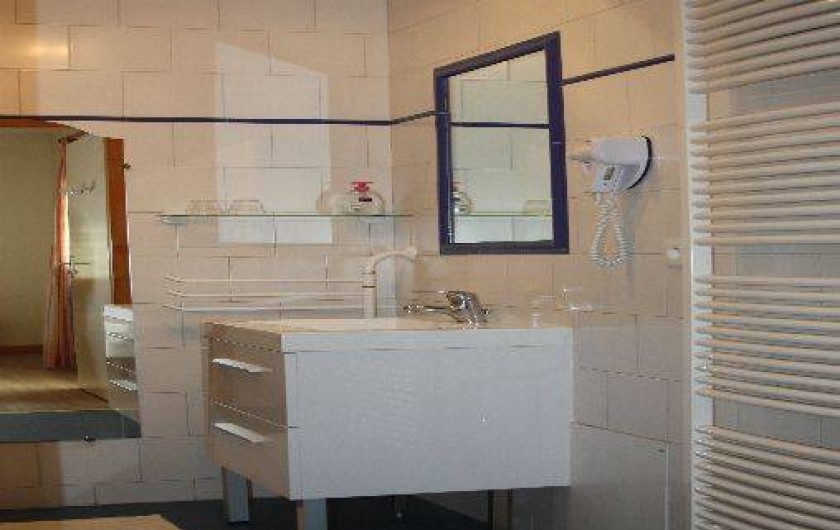 Location de vacances - Chambre d'hôtes à Saint-Lattier - salle de bain