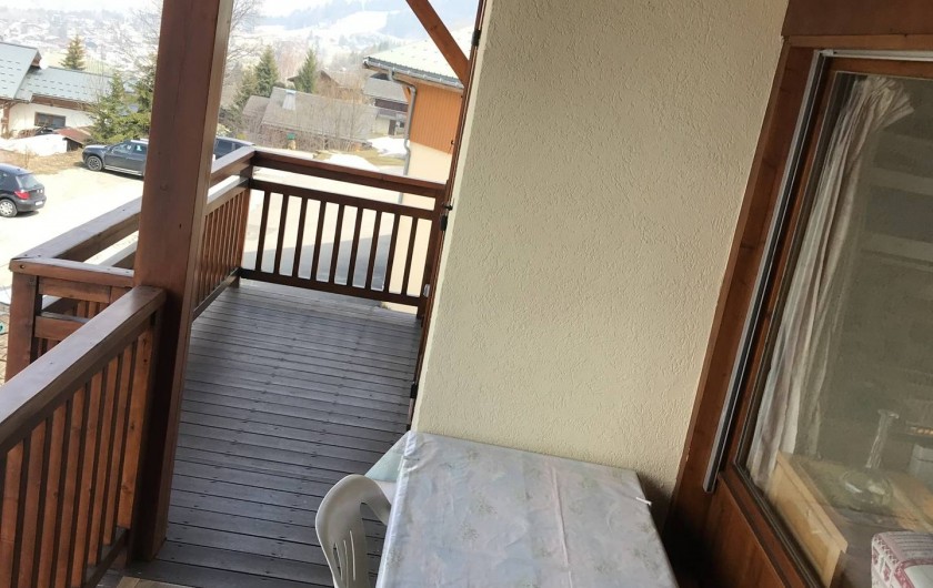 Location de vacances - Appartement à Crest-Voland - Un grand balcon abrité pour profiter été comme hiver de la vue