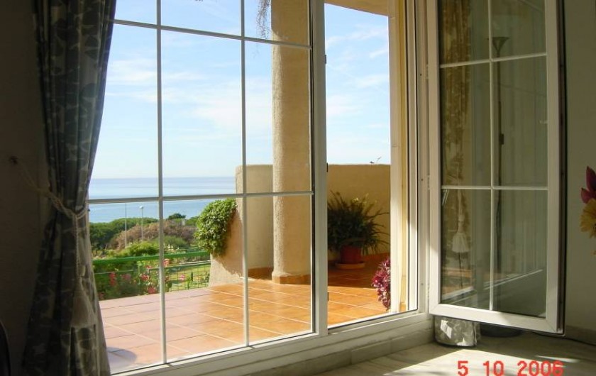 Location de vacances - Appartement à Marbella - From the sofa in the lounge.