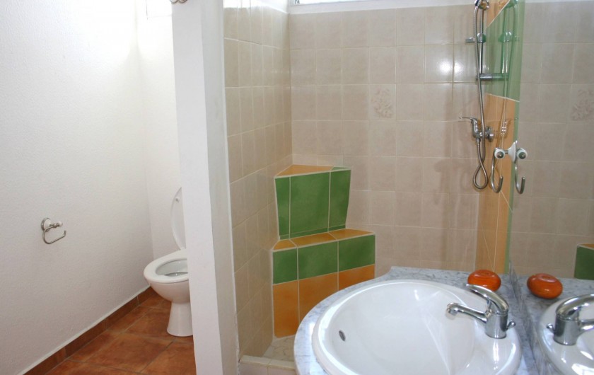 salle de bain du bas villa SIKWIYIE