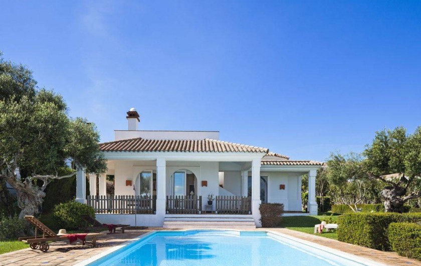 Location de vacances - Villa à Benalup-Casas Viejas - Terrasse avec possibilité de protection d'accès à la piscine.