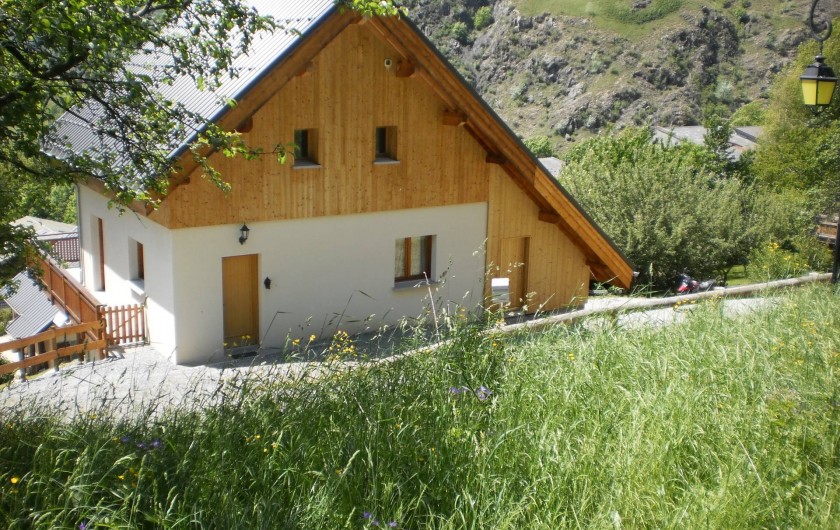 Location de vacances - Chalet à Mizoën - le chalet en été  côté entrée