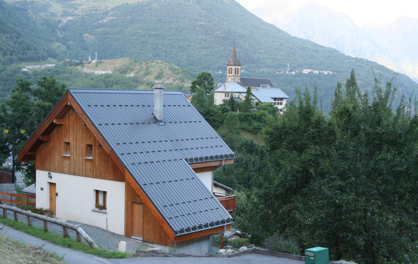 Location de vacances - Chalet à Mizoën - vue du chalet de la route