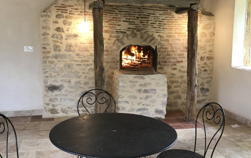Location de vacances - Maison - Villa à Payrac - Le vieux four de la ferme  (vue du fournil)